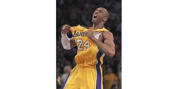 Irving odaje počast Kobeu Gigiju